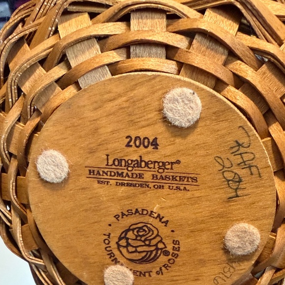 Longaberger 2004 Pasadena Tournament of Roses Basket w/Liner,Protector & Tie-on - Picture 4 of 4
